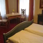 מלון Townhouse Weisses Kreuz Boutiquehotel 3*